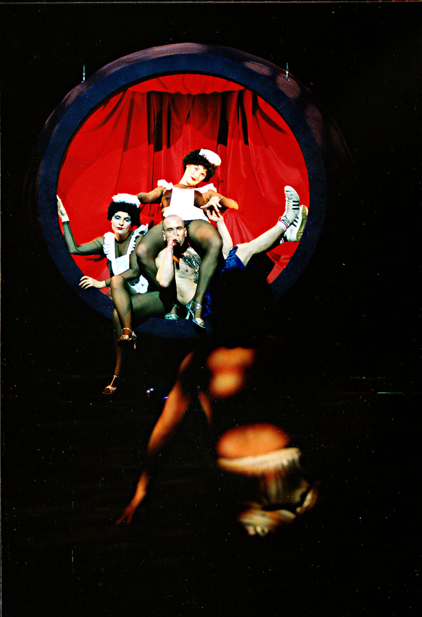 Szene aus Der Auftrag, Theater St. Gallen, Kostüme: Mechthild Feuerstein, Foto: Oliver Fantitsch