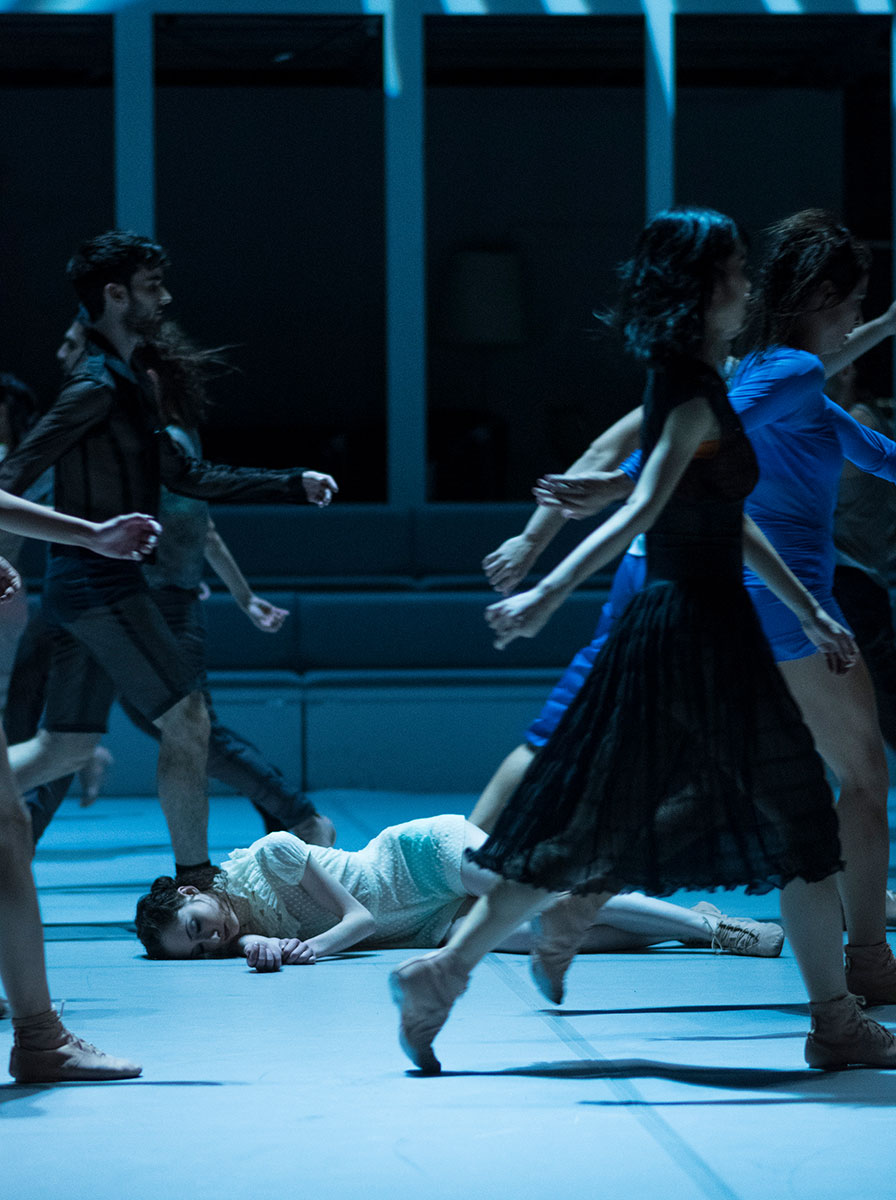 Szene aus Groovin Bodies, Oper Halle, Kostüme: Mechthild Feuerstein, Foto: Falk Wenzel/ Anna Kolata