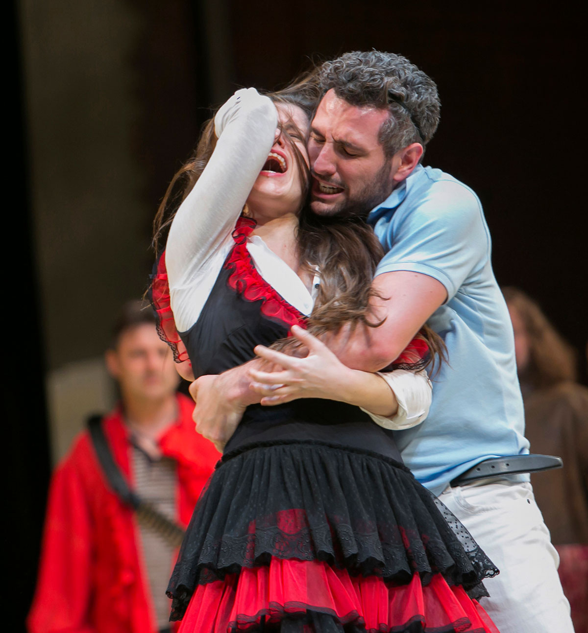 Szene aus Carmen, Staatstheater Darmstadt, Kostüme: Mechthild Feuerstein, Foto: Martina Pipprich