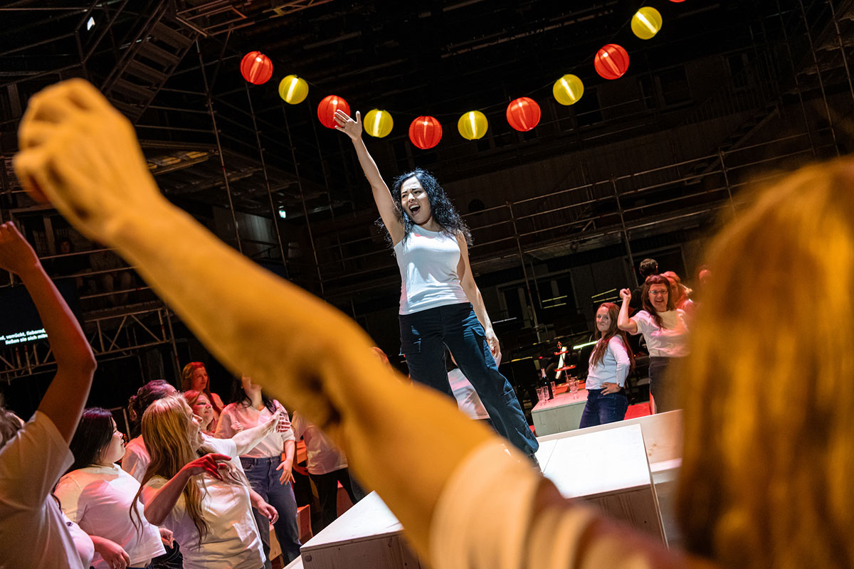 Szene aus Carmen, Staatstheater Kassel, Kostüme: Mechthild Feuerstein, Foto:Kathrin Ribbe/Anna Kolata