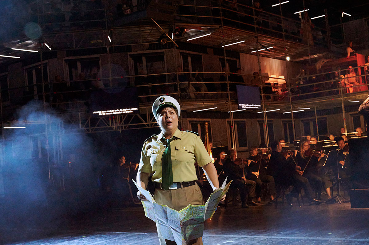 Szene aus Carmen, Staatstheater Kassel, Kostüme: Mechthild Feuerstein, Foto:Kathrin Ribbe/Anna Kolata