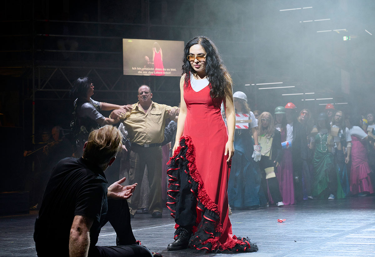 Szene aus Carmen, Staatstheater Kassel, Kostüme: Mechthild Feuerstein, Foto:Kathrin Ribbe/Anna Kolata