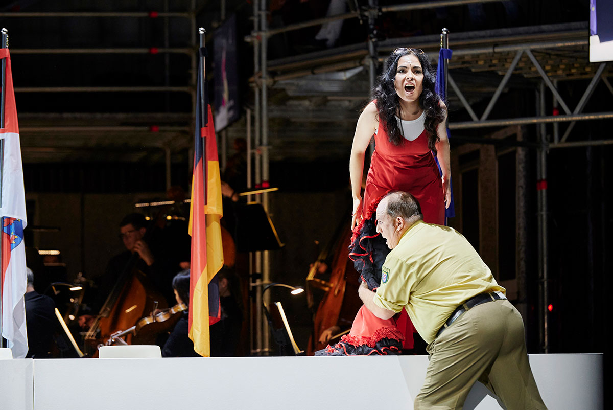 Szene aus Carmen, Staatstheater Kassel, Kostüme: Mechthild Feuerstein, Foto:Kathrin Ribbe/Anna Kolata