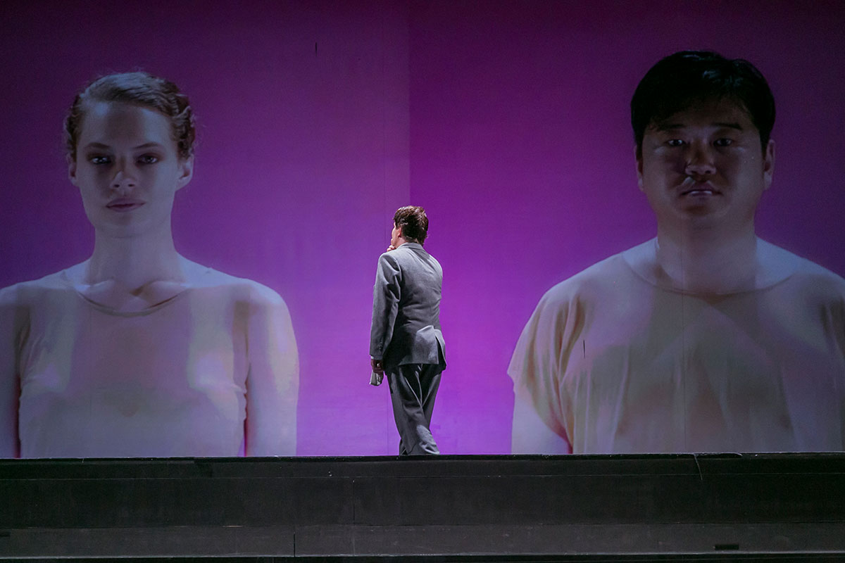 Szene aus Combattimento/Carmina, Theater Lübeck, Bühne und Kostüme: Mechthild Feuerstein, Foto: Jochen Quast