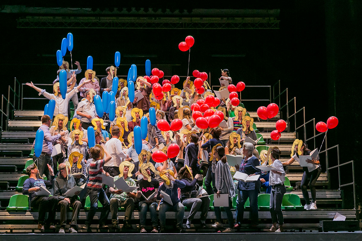 Szene aus Combattimento/Carmina, Theater Lübeck, Bühne und Kostüme: Mechthild Feuerstein, Foto: Jochen Quast