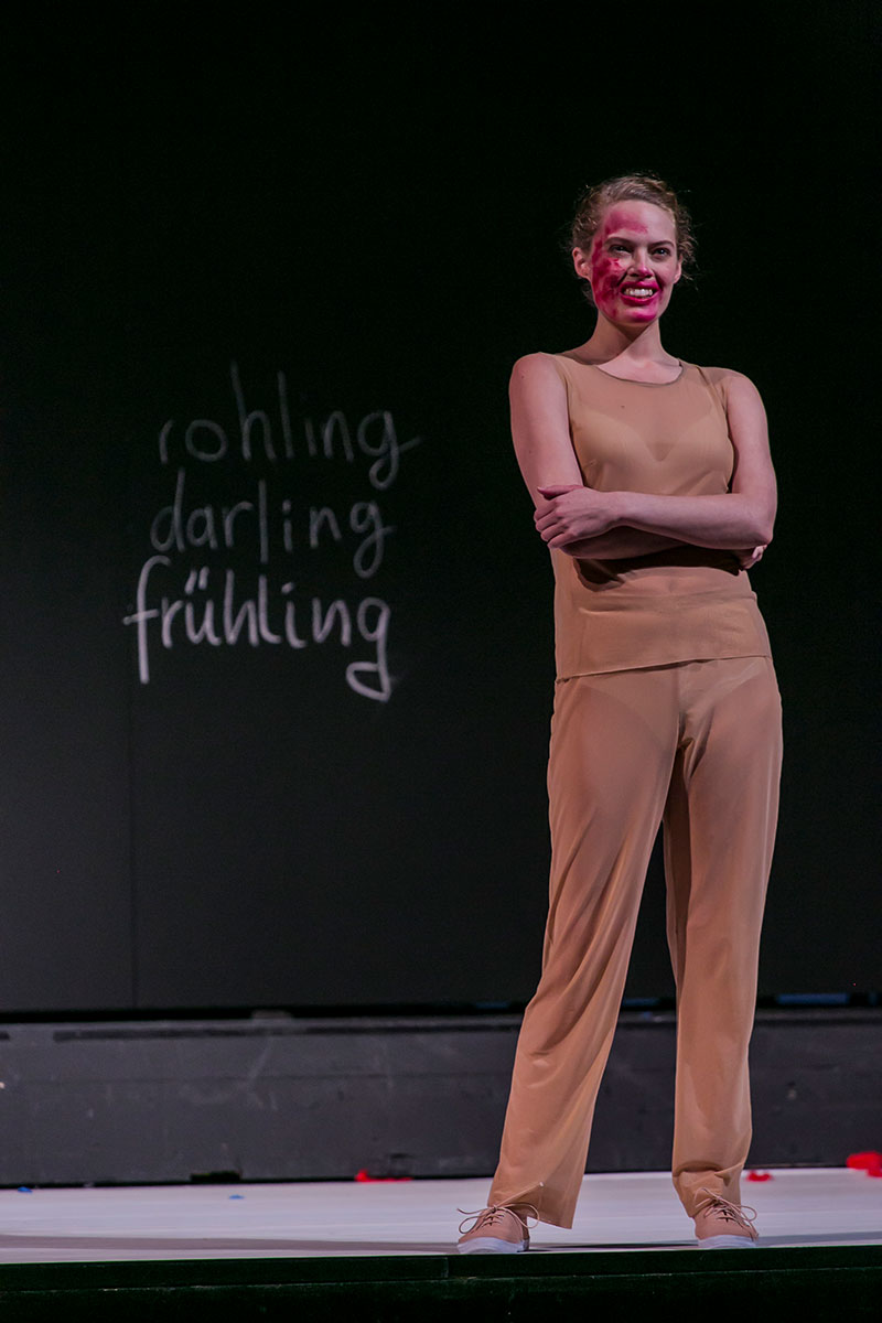 Szene aus Combattimento/Carmina, Theater Lübeck, Bühne und Kostüme: Mechthild Feuerstein, Foto: Jochen Quast