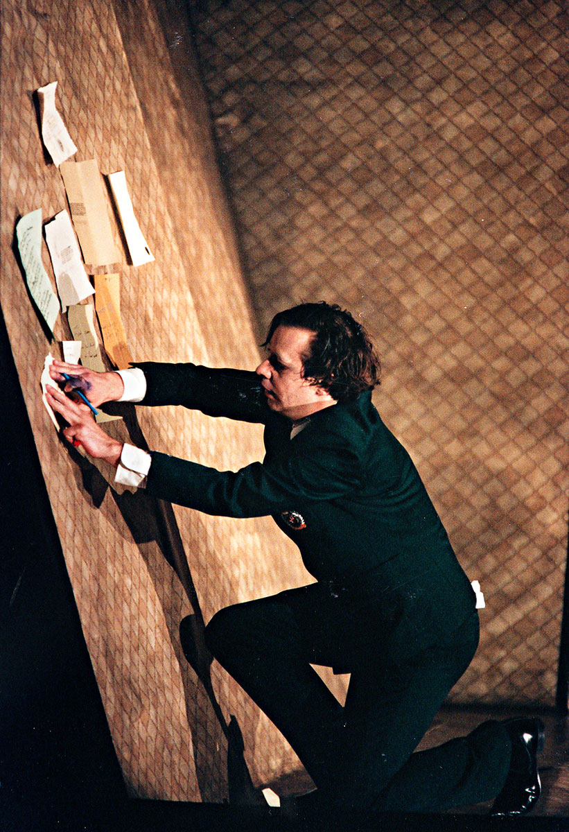 Szene aus Thomas Chatterton, Schauspiel Nürnberg, Kostüme: Mechthild Feuerstein, Foto: Oliver Fantitsch