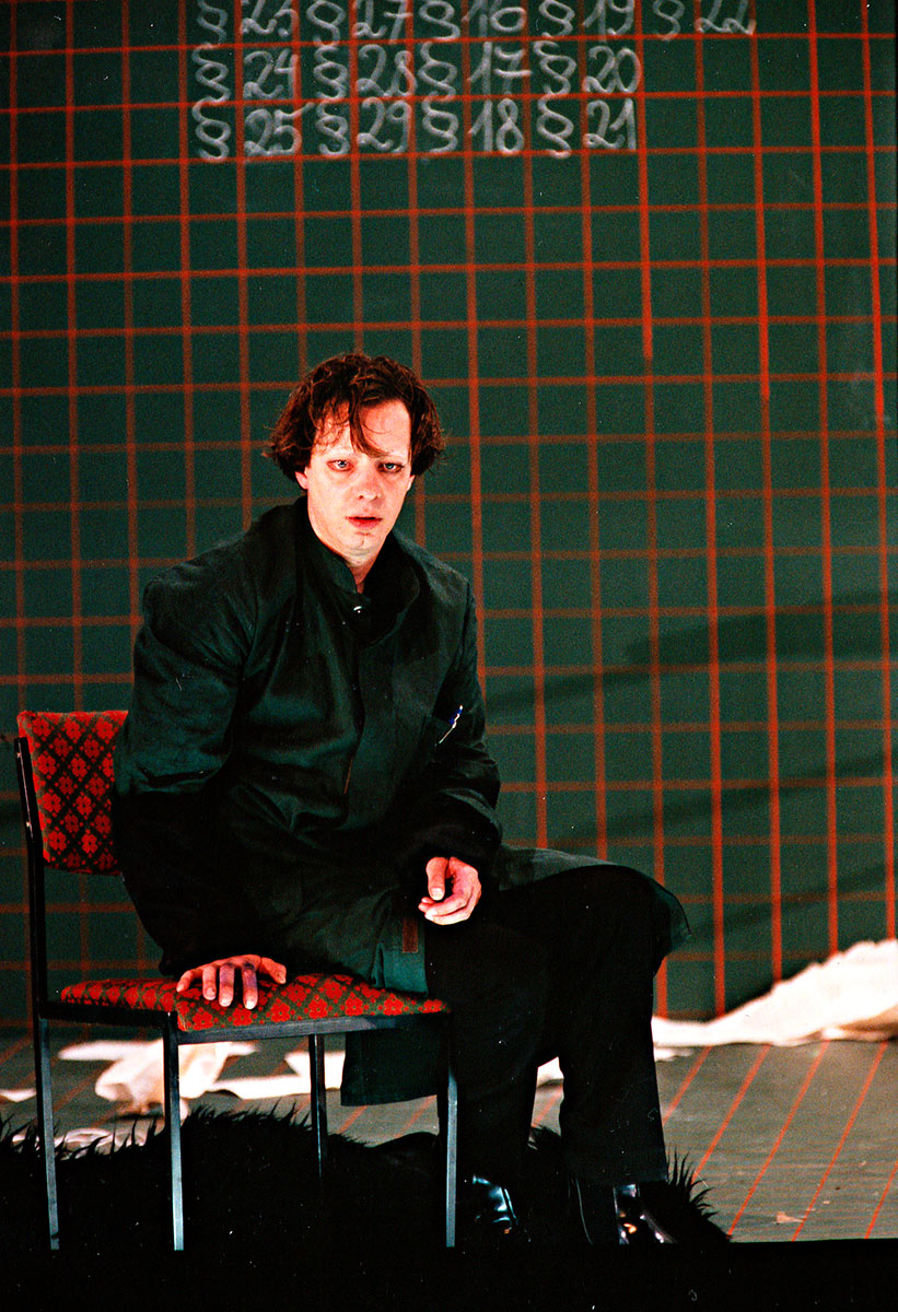 Szene aus Thomas Chatterton, Schauspiel Nürnberg, Kostüme: Mechthild Feuerstein, Foto: Oliver Fantitsch