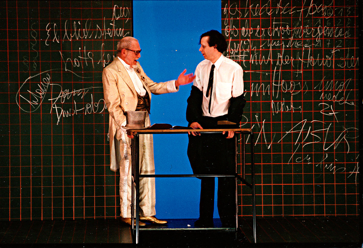 Szene aus Thomas Chatterton, Schauspiel Nürnberg, Kostüme: Mechthild Feuerstein, Foto: Oliver Fantitsch
