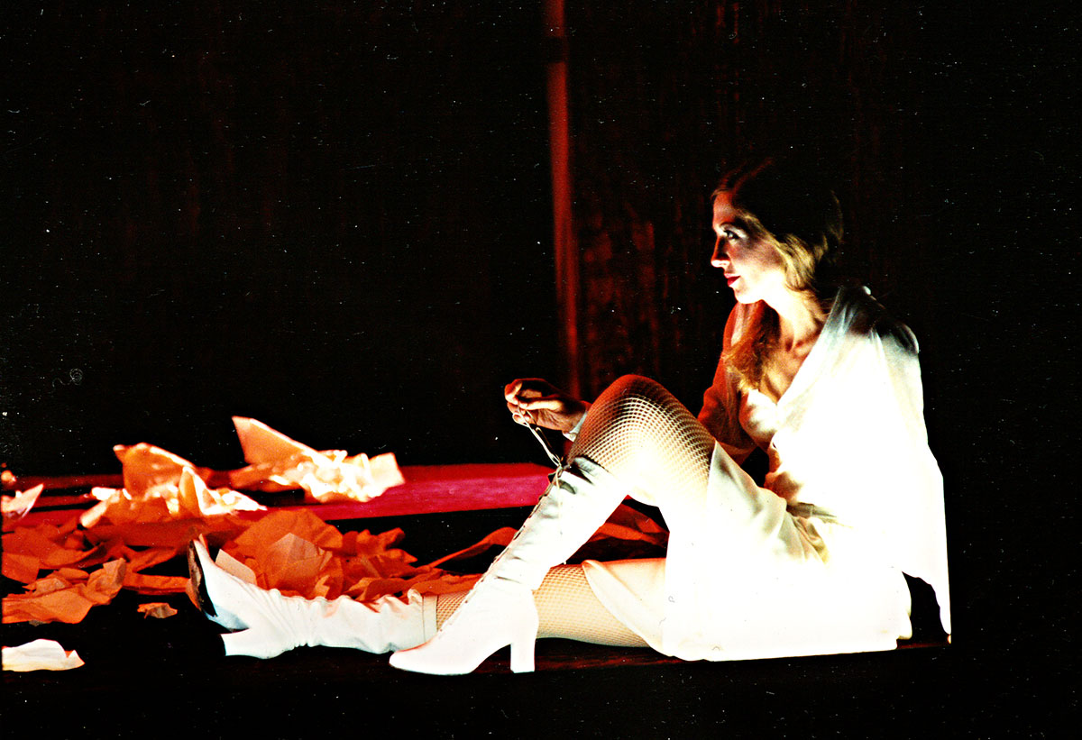 Szene aus Thomas Chatterton, Schauspiel Nürnberg, Kostüme: Mechthild Feuerstein, Foto: Oliver Fantitsch
