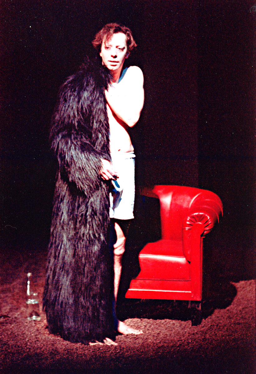Szene aus Thomas Chatterton, Schauspiel Nürnberg, Kostüme: Mechthild Feuerstein, Foto: Oliver Fantitsch