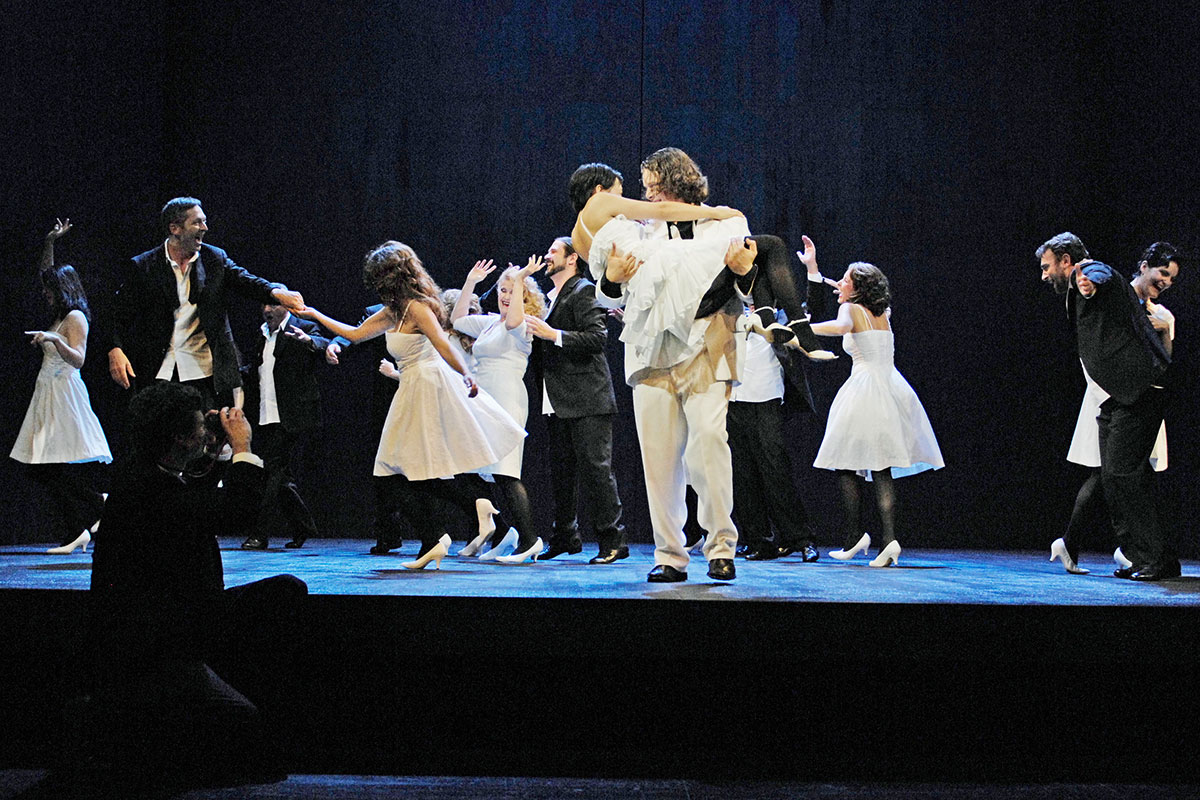 Szene aus Don Giovanni, Luzerner Theater, Kostüme: Mechthild Feuerstein, Foto: Tanja Dorendorf