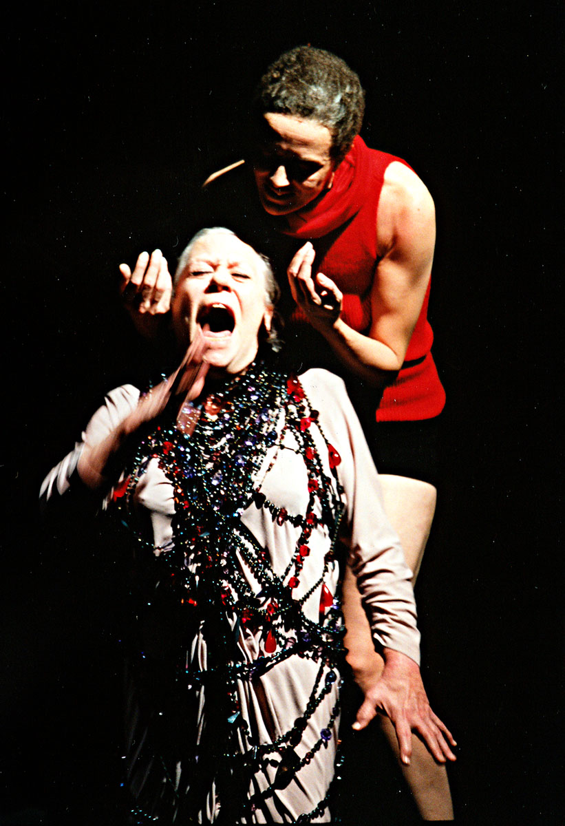 Szene aus Elektra, Schauspiel Frankfurt, Kostüme: Mechthild Feuerstein, Foto: Oliver Fantitsch
