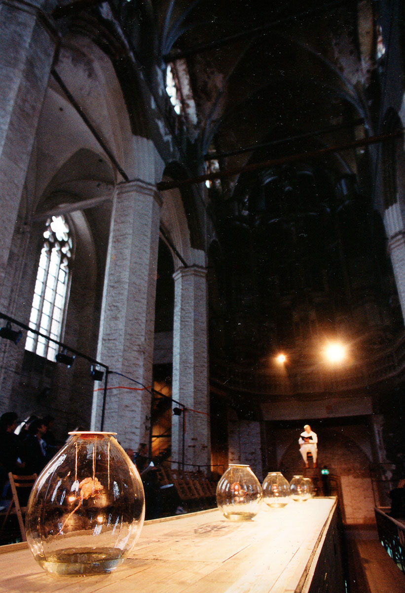 Szene aus Dr. Faustus, Ostseefestspiele Stralsund, Bühne und Kostüme: Mechthild Feuerstein, Foto: Oliver Fantitsch