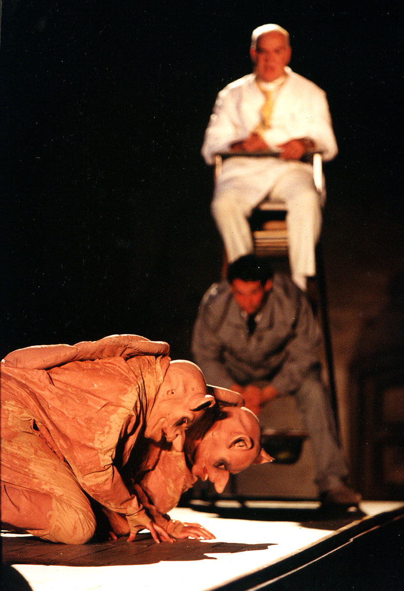 Szene aus Dr. Faustus, Ostseefestspiele Stralsund, Bühne und Kostüme: Mechthild Feuerstein, Foto: Oliver Fantitsch