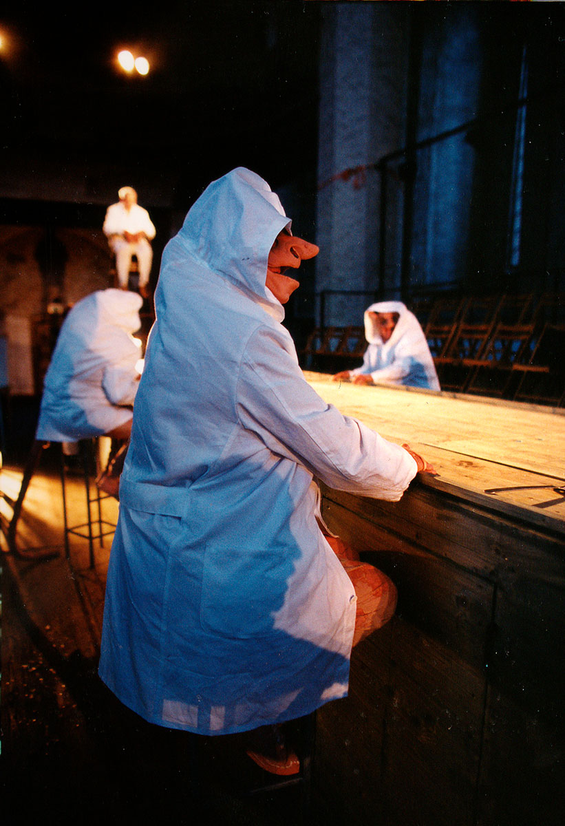 Szene aus Dr. Faustus, Ostseefestspiele Stralsund, Bühne und Kostüme: Mechthild Feuerstein, Foto: Oliver Fantitsch