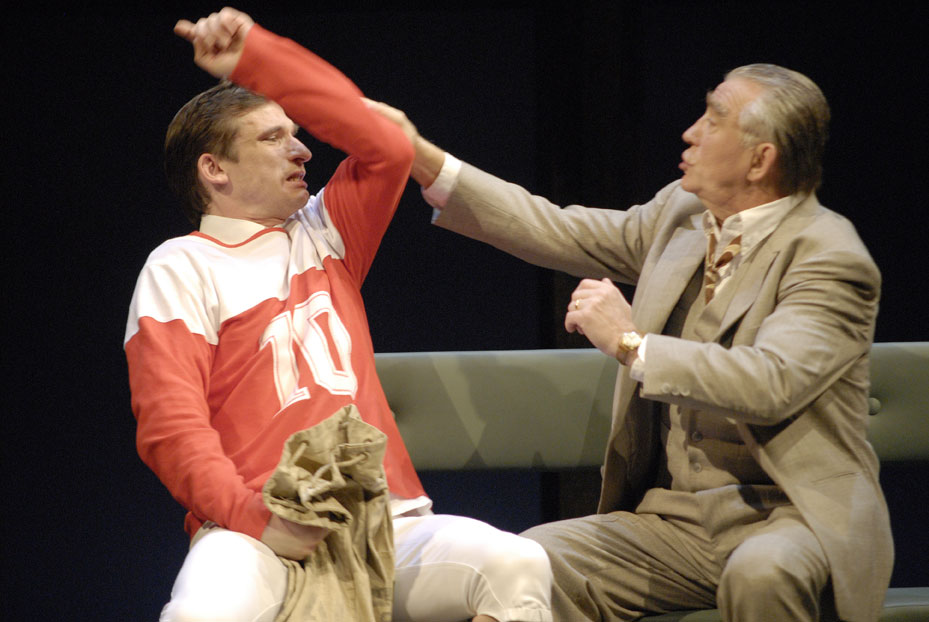 Szene aus Tod eines Handlungsreisenden, Volkstheater Wien, Kostüme: Mechthild Feuerstein, Foto: Oliver Fantitsch
