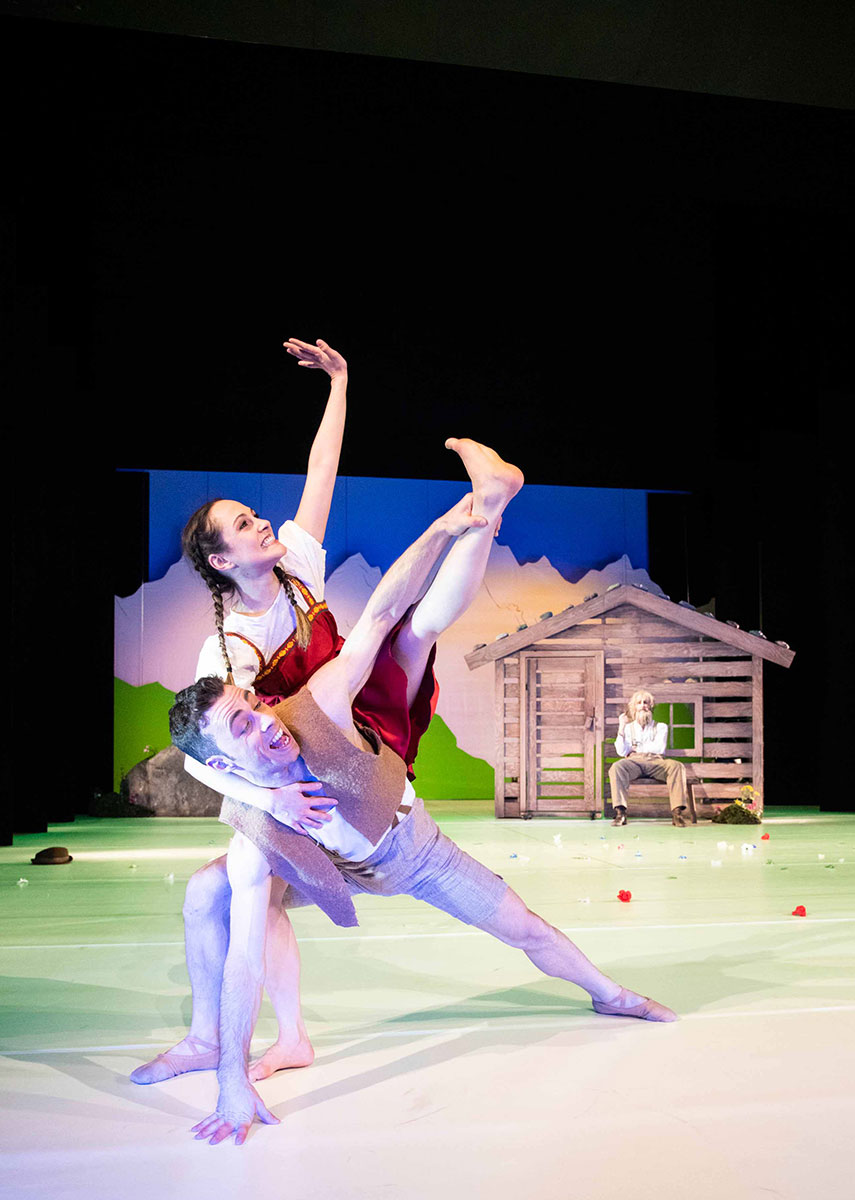 Szene aus Heidi, Landestheater Schleswig-Holstein, Bühne und Kostüme: Mechthild Feuerstein, Foto: Henrik Matzen