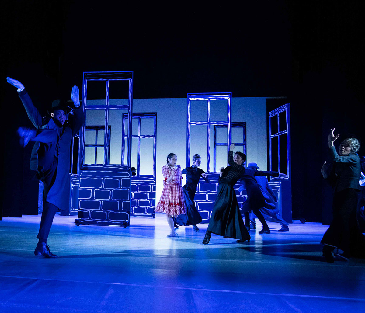 Szene aus Heidi, Landestheater Schleswig-Holstein, Bühne und Kostüme: Mechthild Feuerstein, Foto: Henrik Matzen