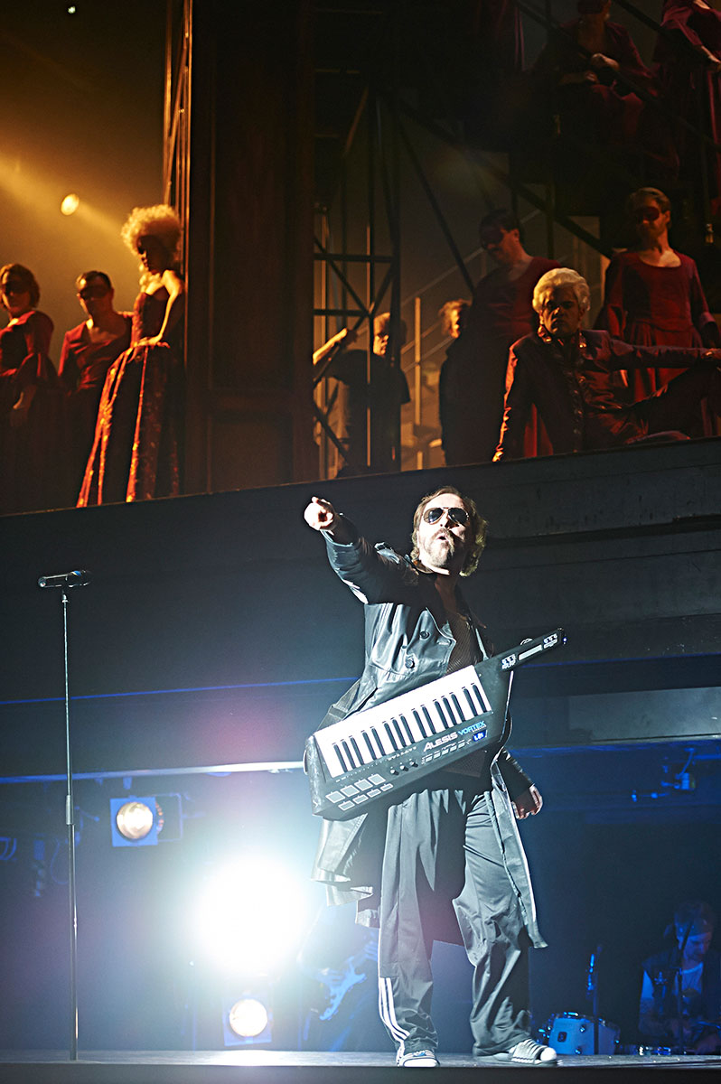 Szene aus Hoffmanns Erzählungen, Theater Lübeck, Kostüme: Mechthild Feuerstein, Foto: Oliver Fantitsch