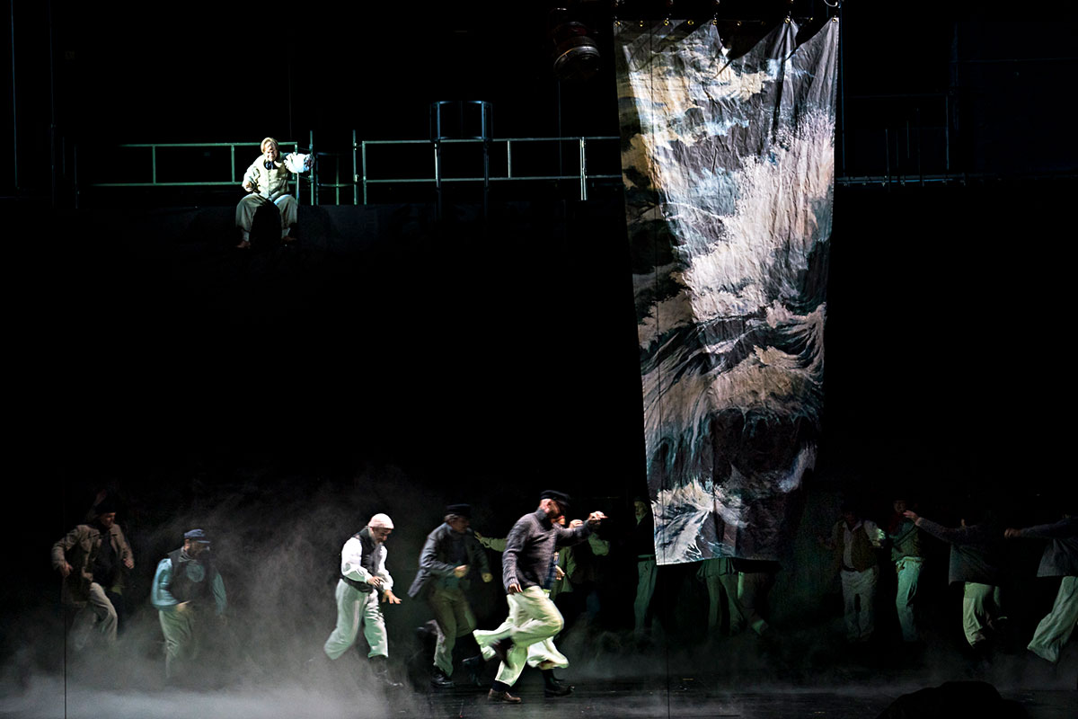 Szene aus Der Fliegende Holländer, Oper Graz, Bühne: Mechthild Feuerstein, Foto: Werner Kmetitsch