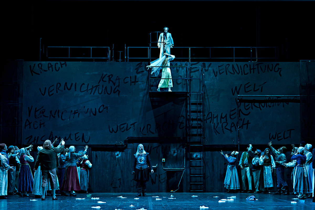 Szene aus Der Fliegende Holländer, Oper Graz, Bühne: Mechthild Feuerstein, Foto: Werner Kmetitsch