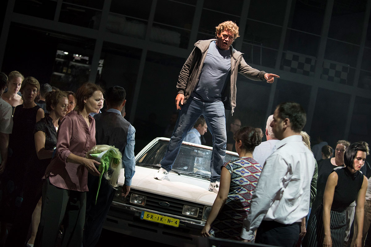 Szene aus Der Fliegende Holländer, Oper Halle, Kostüme: Mechthild Feuerstein, Foto: Falk Wenzel