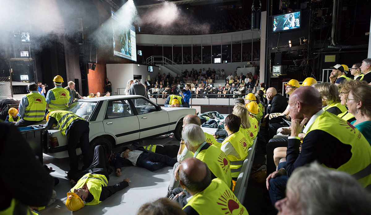 Szene aus Der Fliegende Holländer, Oper Halle, Kostüme: Mechthild Feuerstein, Foto: Falk Wenzel