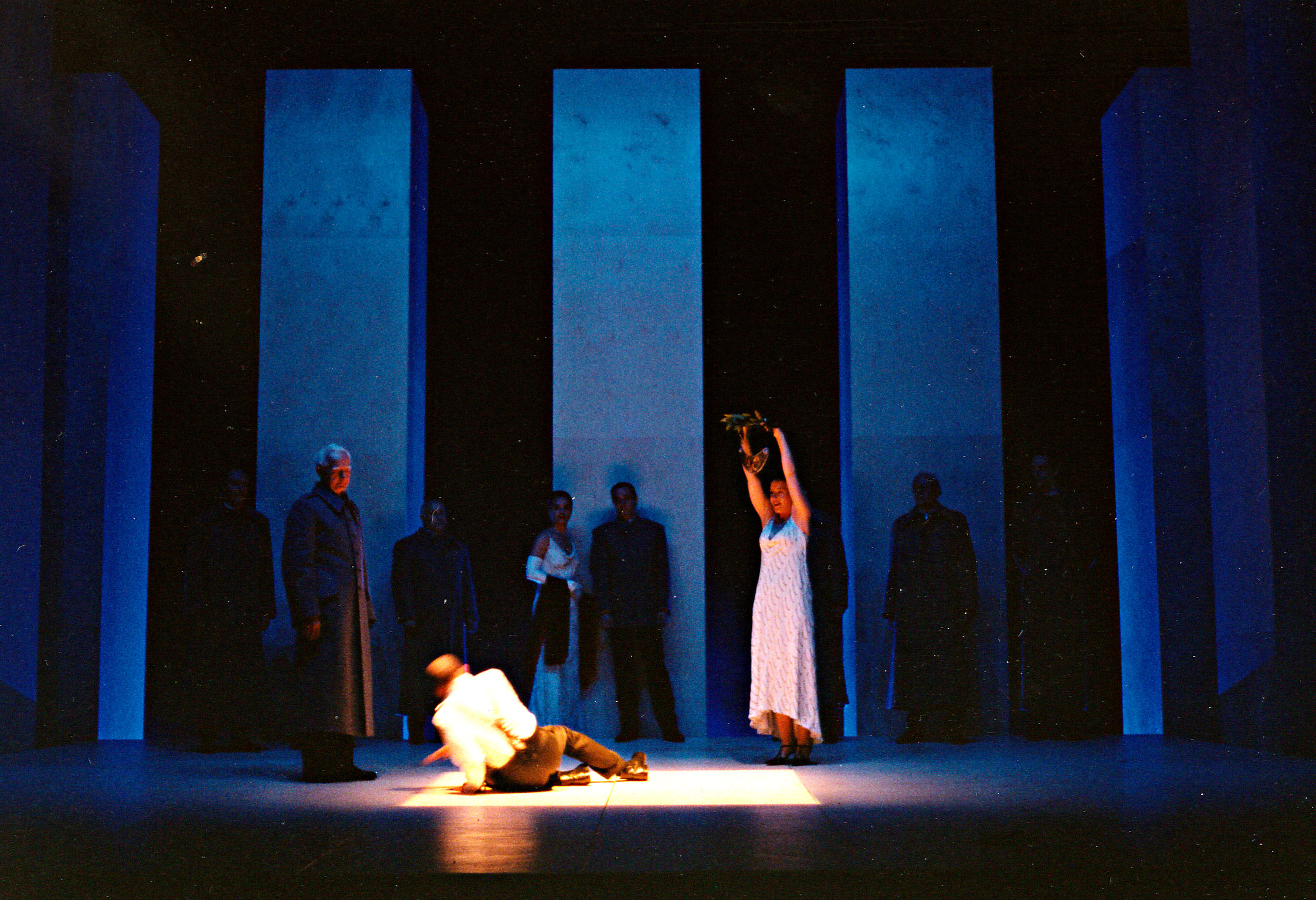 Szene aus Prinz Friedrich von Homburg, Schauspiel Nürnberg, Kostüme: Mechthild Feuerstein, Foto: Oliver Fantitsch
