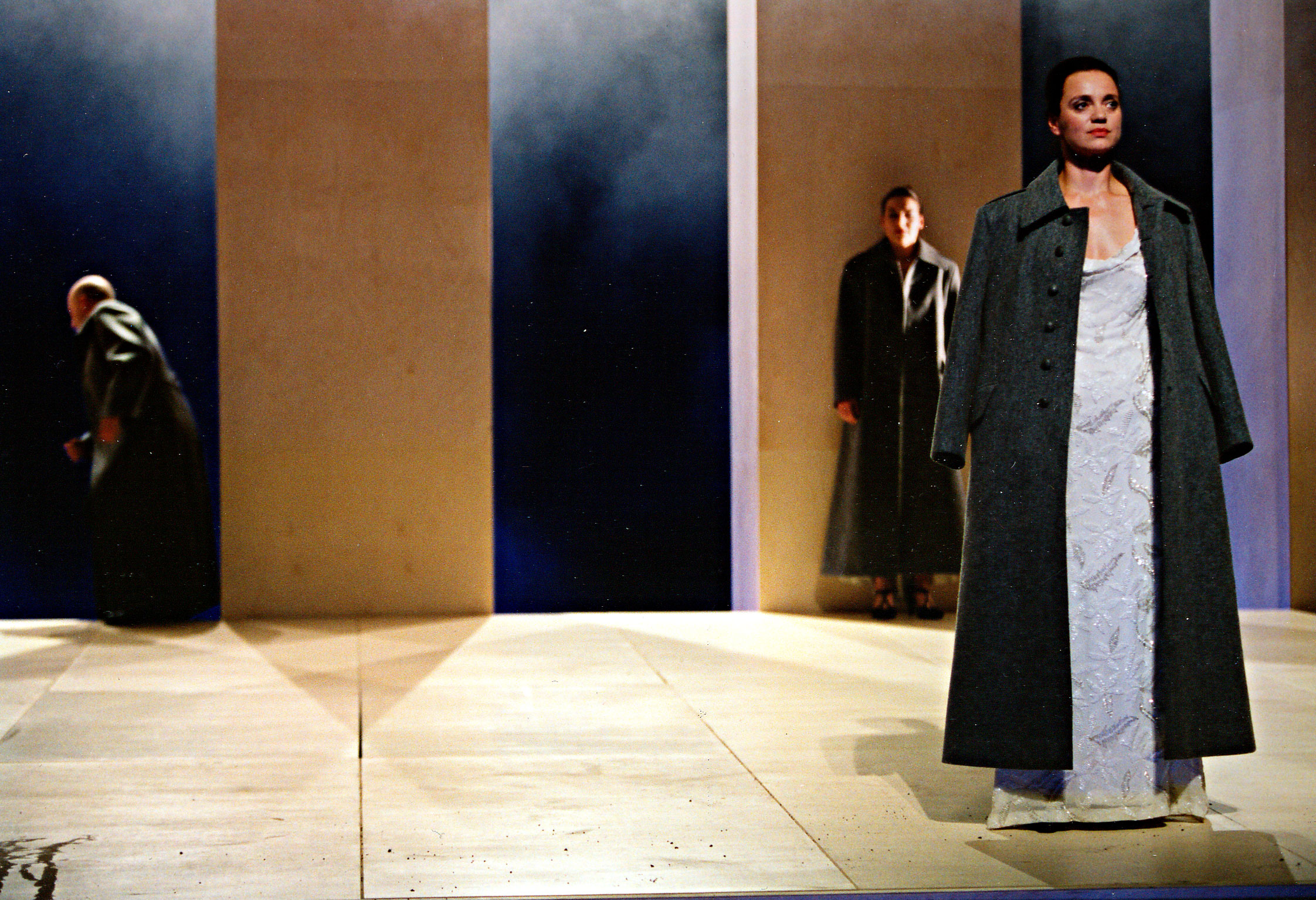 Szene aus Prinz Friedrich von Homburg, Schauspiel Nürnberg, Kostüme: Mechthild Feuerstein, Foto: Oliver Fantitsch