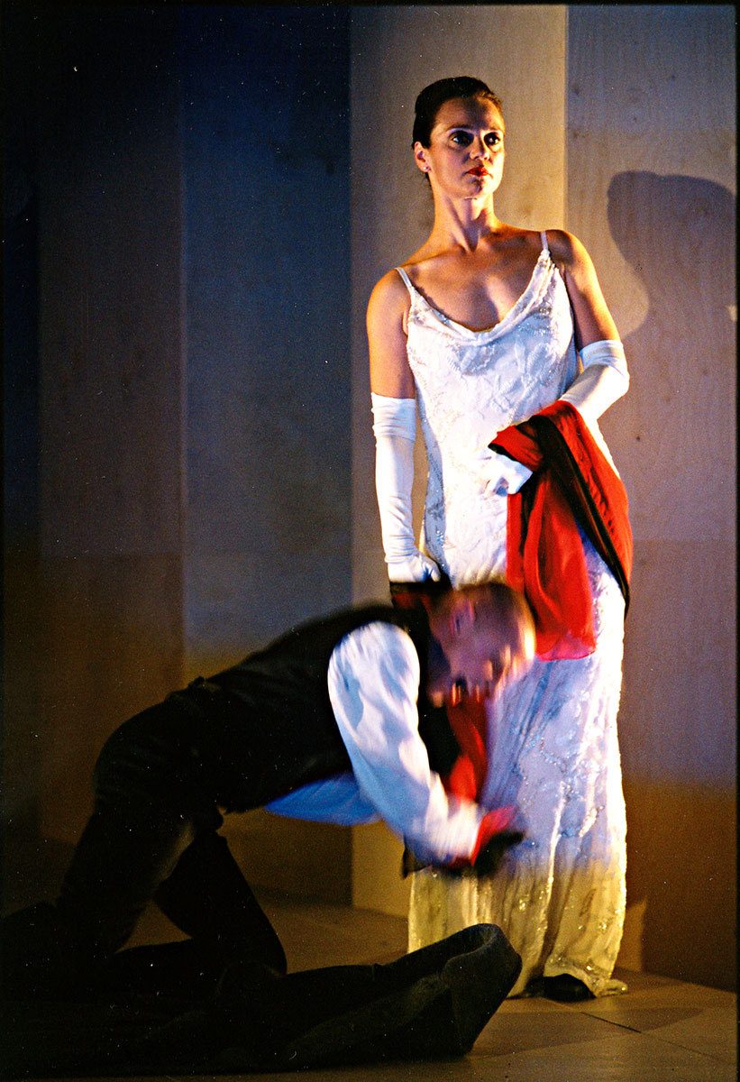 Szene aus Prinz Friedrich von Homburg, Schauspiel Nürnberg, Kostüme: Mechthild Feuerstein, Foto: Oliver Fantitsch