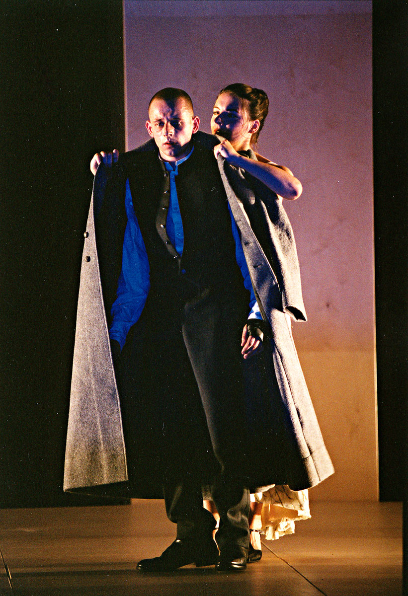 Szene aus Prinz Friedrich von Homburg, Schauspiel Nürnberg, Kostüme: Mechthild Feuerstein, Foto: Oliver Fantitsch