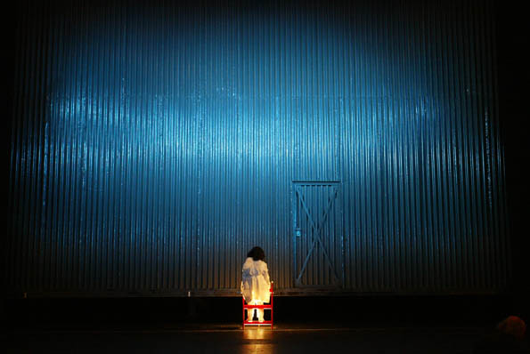 Szene aus Käthchen von Heilbronn, Theater Bielefeld, Kostüme: Mechthild Feuerstein, Foto: Oliver Fantitsch