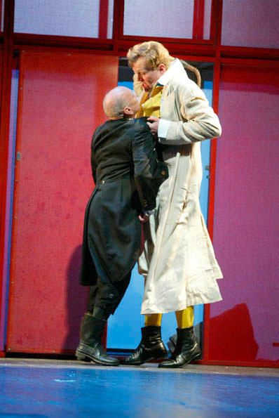 Szene aus Käthchen von Heilbronn, Theater Bielefeld, Kostüme: Mechthild Feuerstein, Foto: Oliver Fantitsch