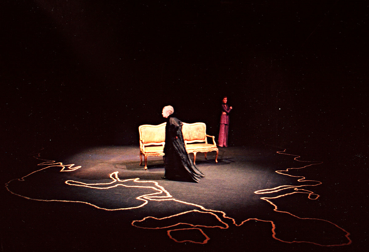 Szene aus Katharina die Große und Fürstin Daschkowa, Schaubühne Berlin, Bühne und Kostüme: Mechthild Feuerstein, Foto: unbekannt
