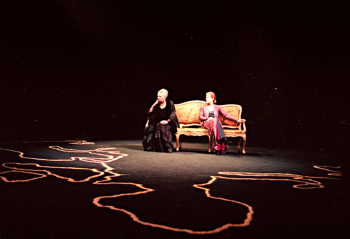 Szene aus Katharina die Große und Fürstin Daschkowa, Schaubühne Berlin, Bühne und Kostüme: Mechthild Feuerstein, Foto: unbekannt