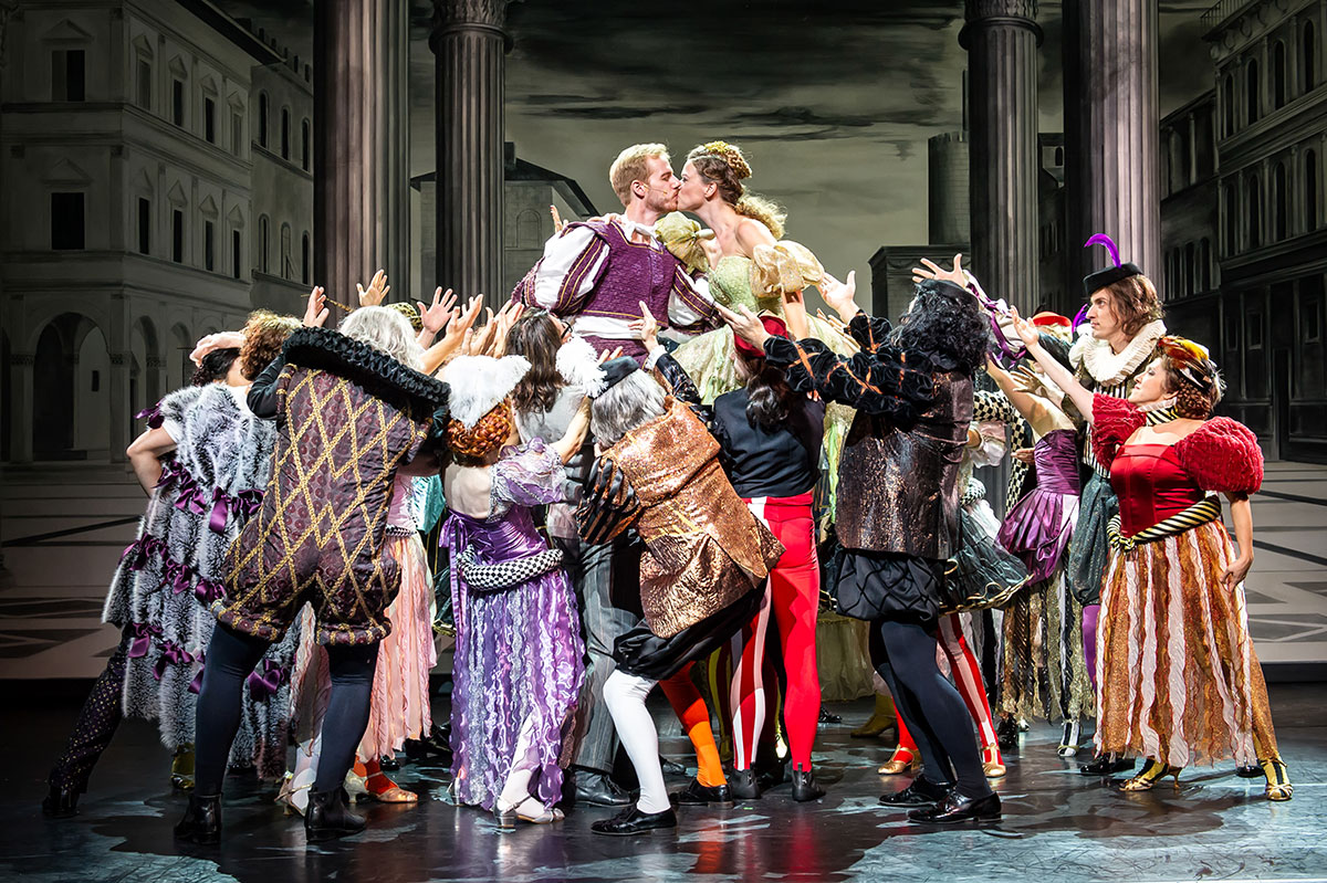 Szene aus Kiss Me Kate, Luzerner Theater