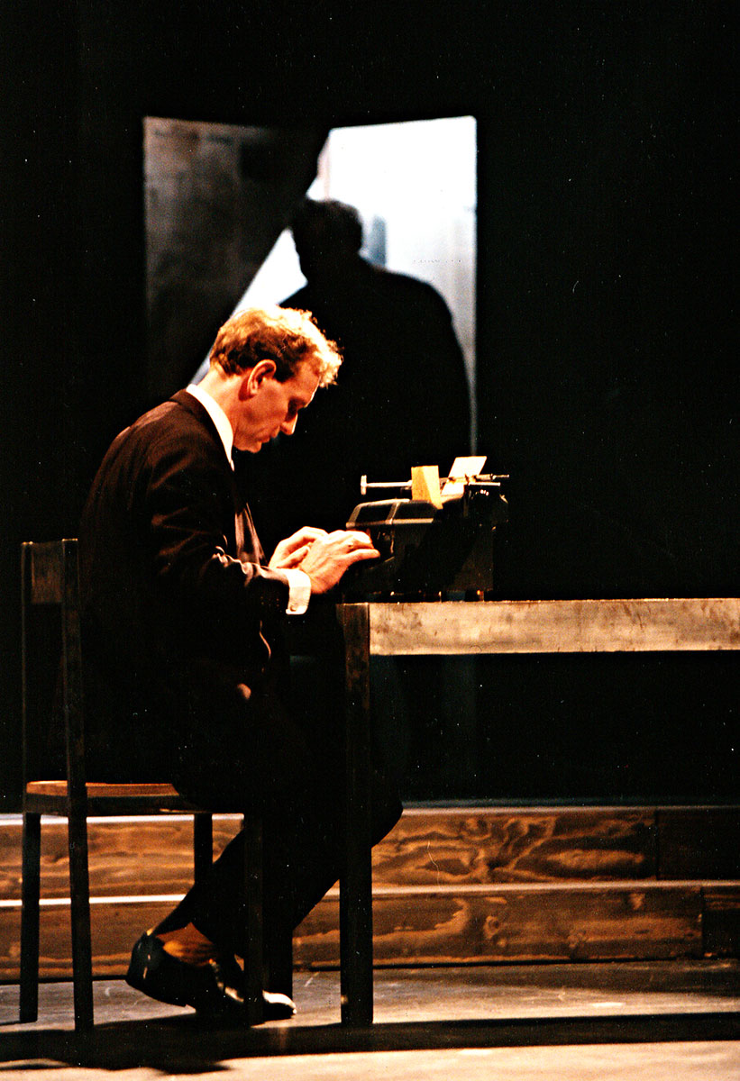 Szene aus Kleiner Mann, was nun, Luzerner Theater, Kostüme: Mechthild Feuerstein, Foto: Oliver Fantitsch