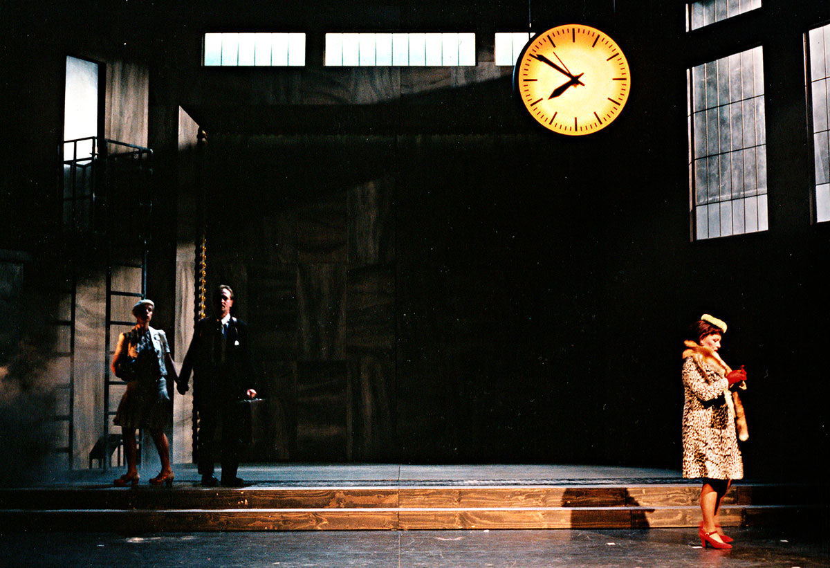 Szene aus Kleiner Mann, was nun, Luzerner Theater, Kostüme: Mechthild Feuerstein, Foto: Oliver Fantitsch