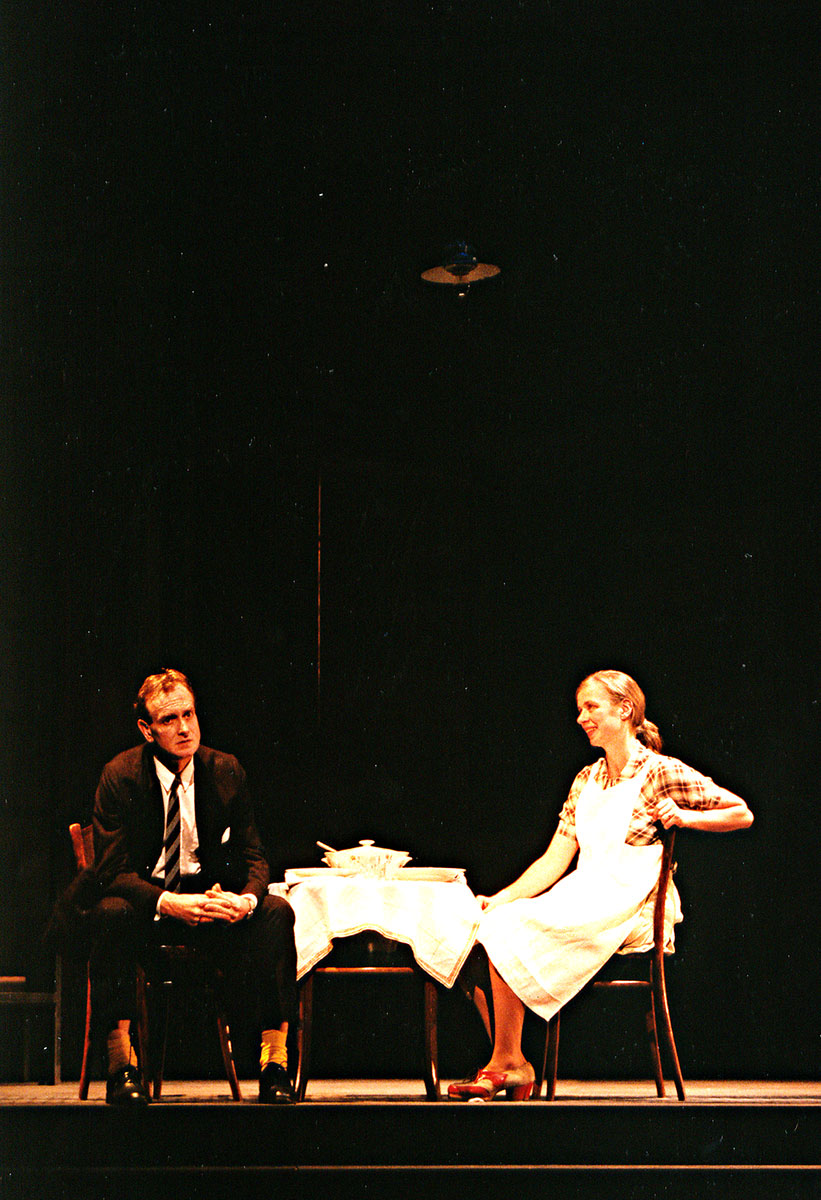 Szene aus Kleiner Mann, was nun, Luzerner Theater, Kostüme: Mechthild Feuerstein, Foto: Oliver Fantitsch