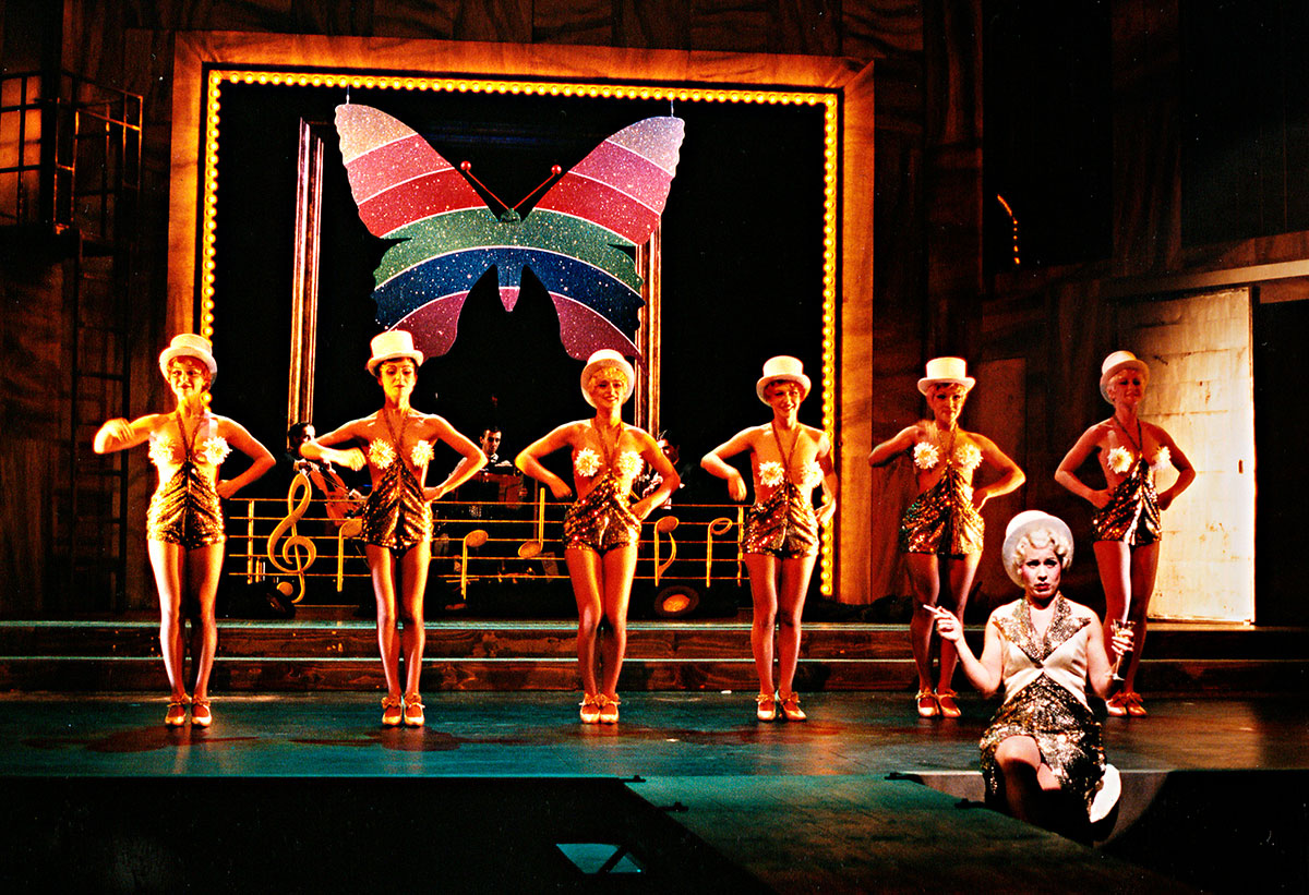 Szene aus Kleiner Mann, was nun, Luzerner Theater, Kostüme: Mechthild Feuerstein, Foto: Oliver Fantitsch