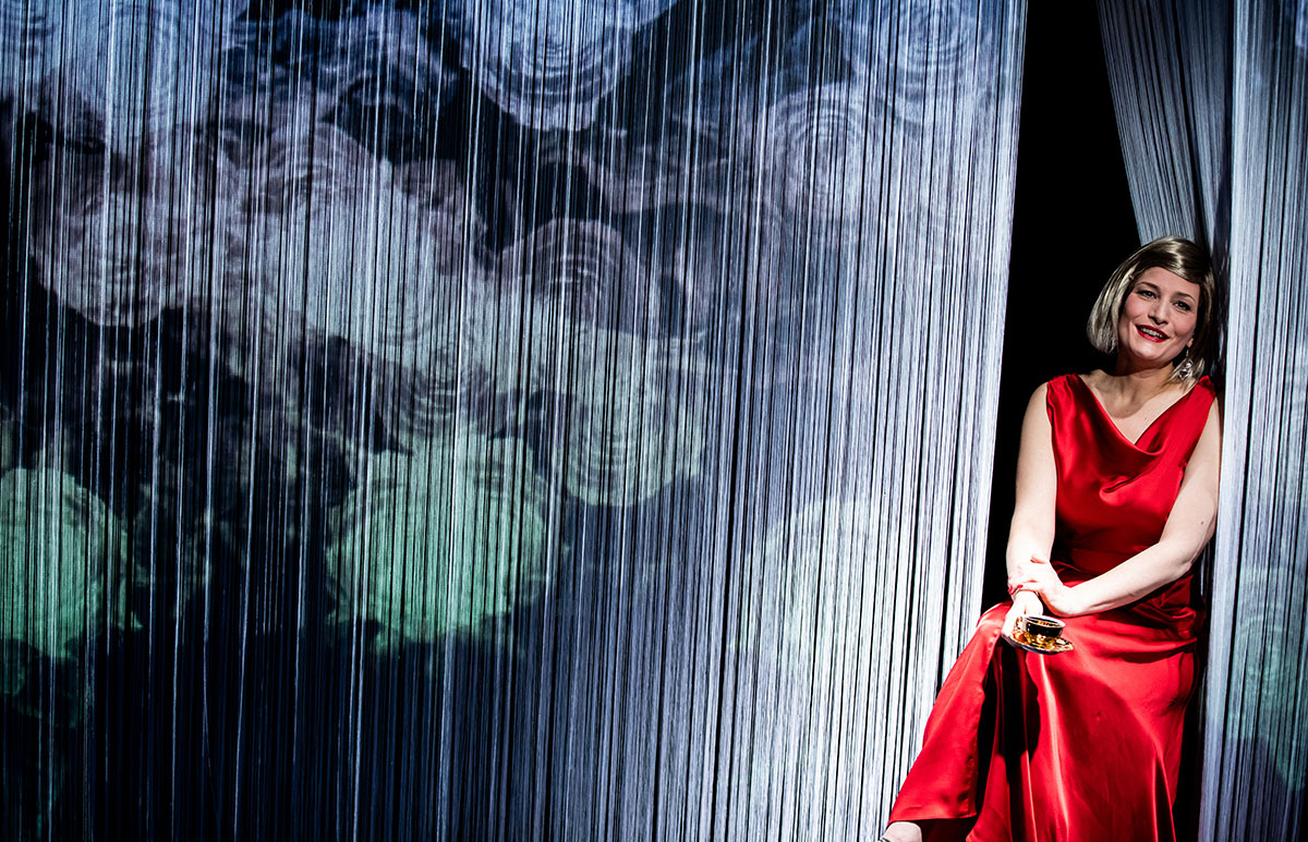 Szene aus Alles Liebe Linda, Theater Coburg, Bühne und Kostüme: Mechthild Feuerstein, Foto: Annemone Taake