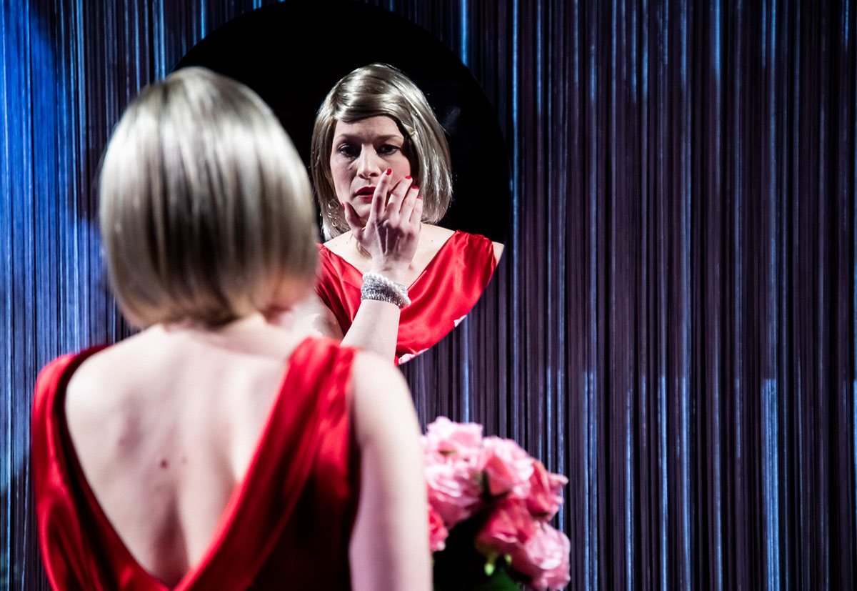 Szene aus Alles Liebe Linda, Theater Coburg, Bühne und Kostüme: Mechthild Feuerstein, Foto: Annemone Taake