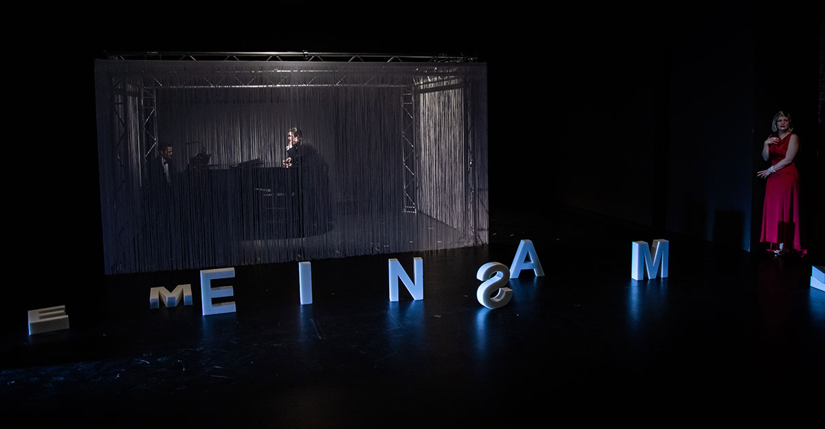 Szene aus Alles Liebe Linda, Theater Coburg, Bühne und Kostüme: Mechthild Feuerstein, Foto: Annemone Taake