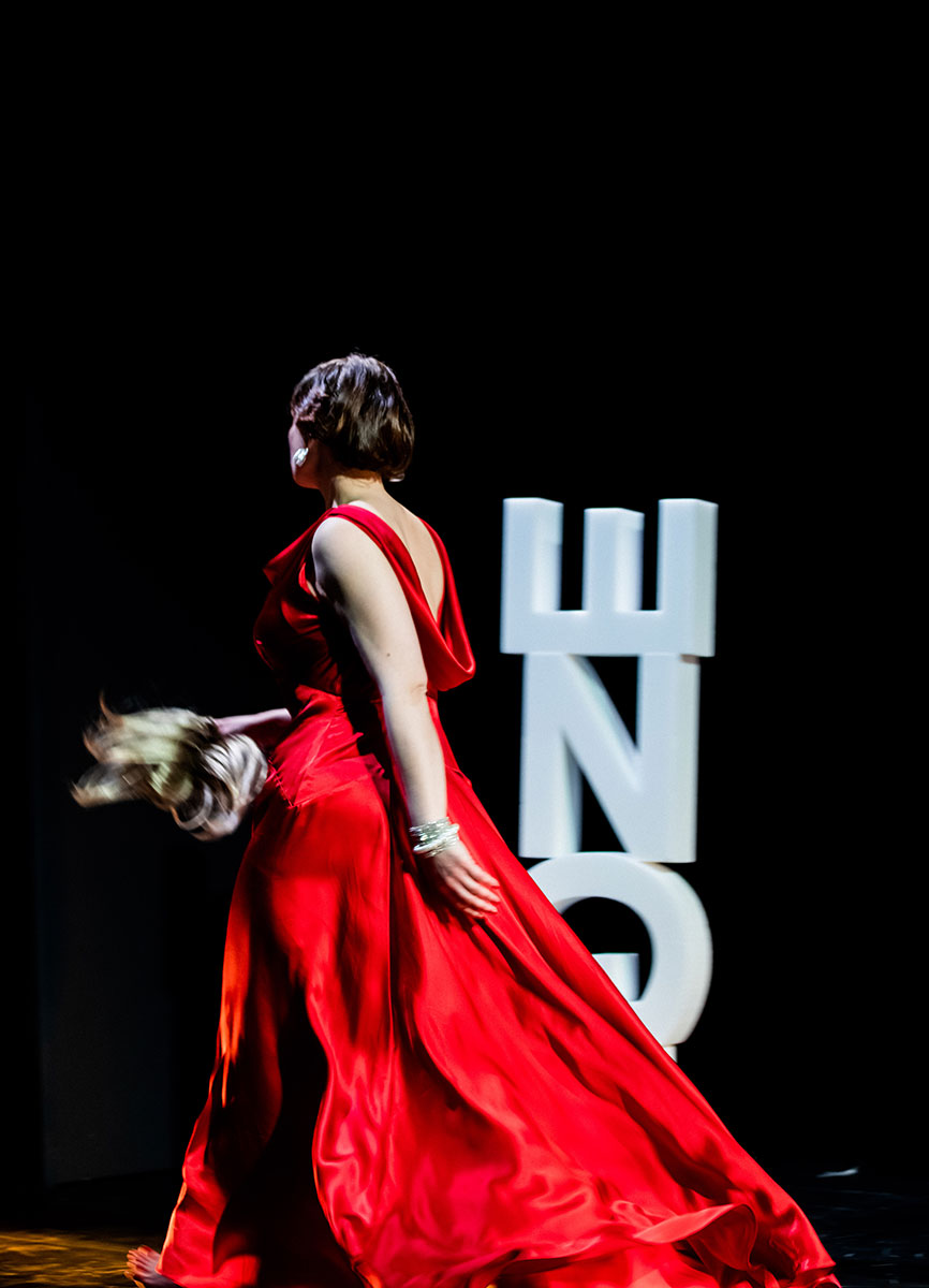 Szene aus Alles Liebe Linda, Theater Coburg, Bühne und Kostüme: Mechthild Feuerstein, Foto: Annemone Taake