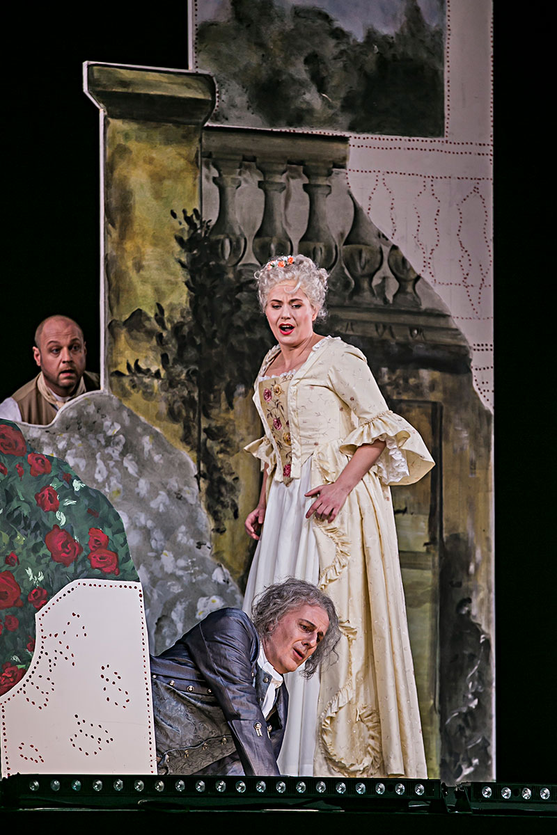 Szene aus Luci mi traditrici, Theater Lübeck, Kostüme: Mechthild Feuerstein, Foto: Jochen Quast
