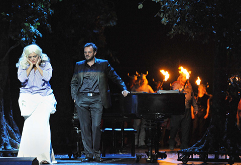 Szene aus Norma, Oper Bonn, Kostüme: Mechthild Feuerstein, Foto: Thilo Beu