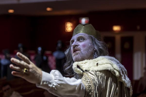 Szene aus Die Liebe zu den drei Orangen, Tiroler Landestheater, Kostüme: Mechthild Feuerstein, Foto: Birgit Gufler