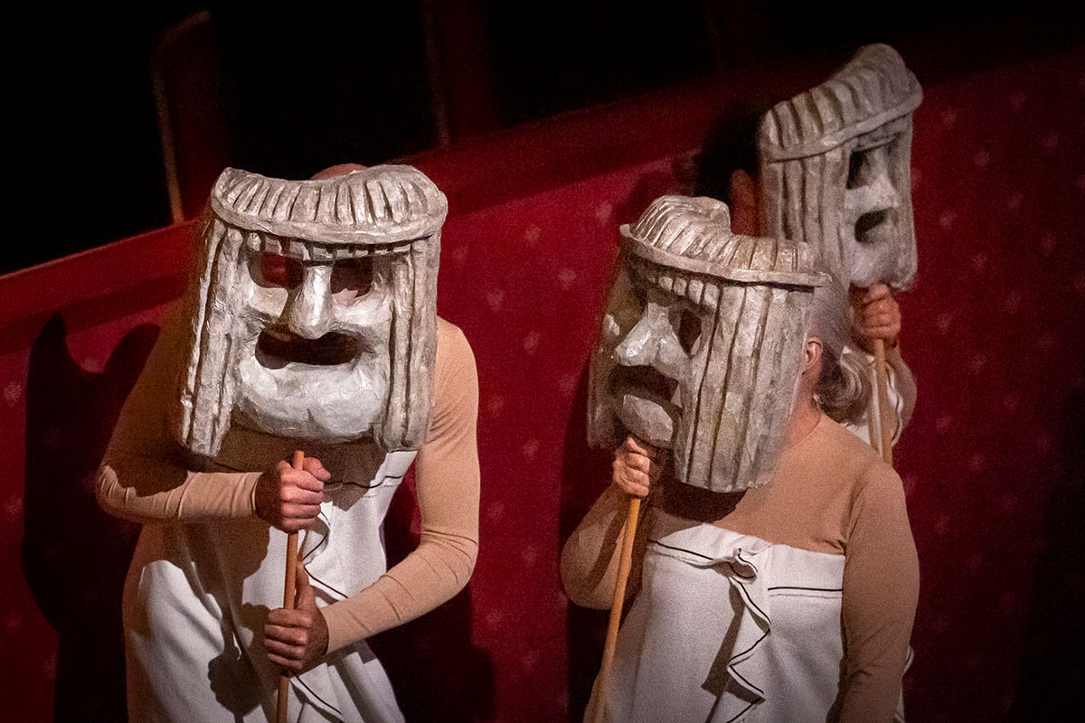 Szene aus Die Liebe zu den drei Orangen, Tiroler Landestheater, Kostüme: Mechthild Feuerstein, Foto: Birgit Gufler