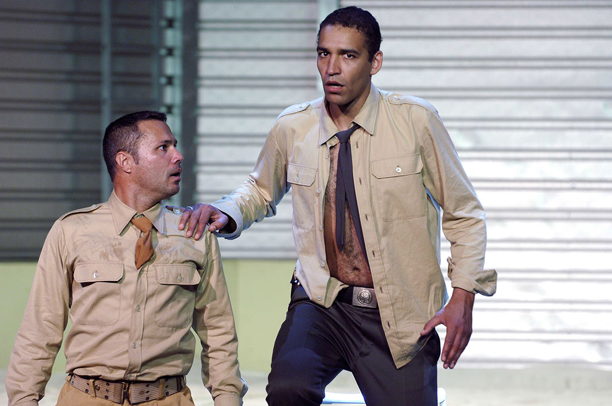 Szene aus Othello, Burgfestspiele Bad Vilbel, Bühne und Kostüme: Mechthild Feuerstein, Foto: Oliver Fantitsch